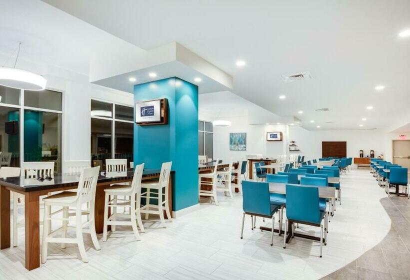 ホテル Holiday Inn Express & Suites Panama City Beach Beachfront, An Ihg