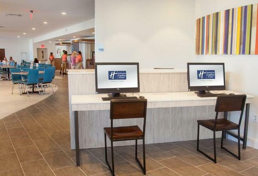 ホテル Holiday Inn Express & Suites Panama City Beach Beachfront, An Ihg