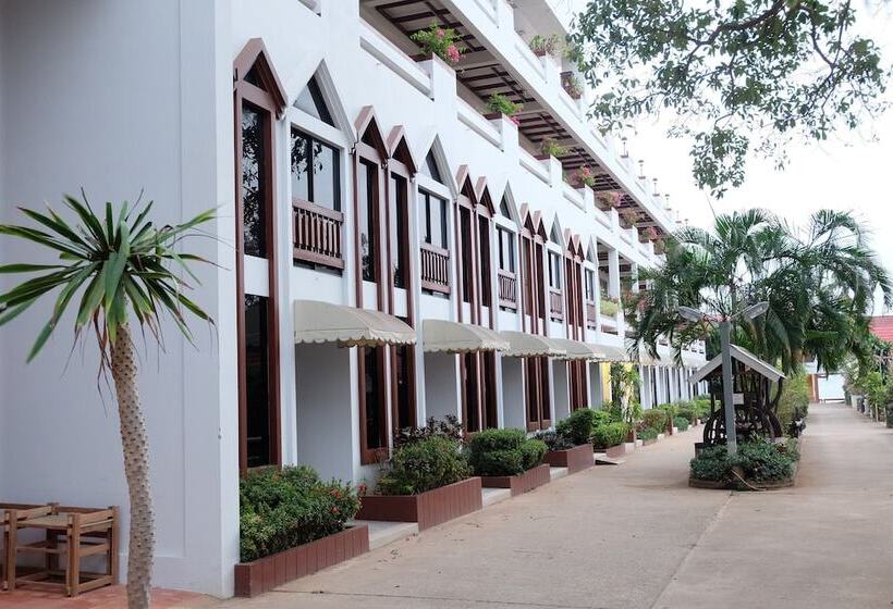 هتل Maldives Beach Resort