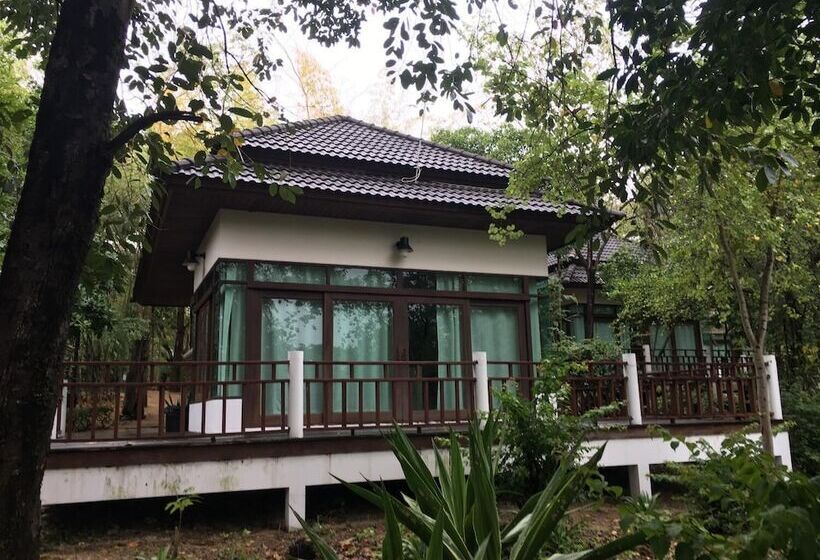 هتل Tak Andaman Resort &