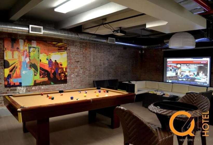 Q4 Hotel & Hostel