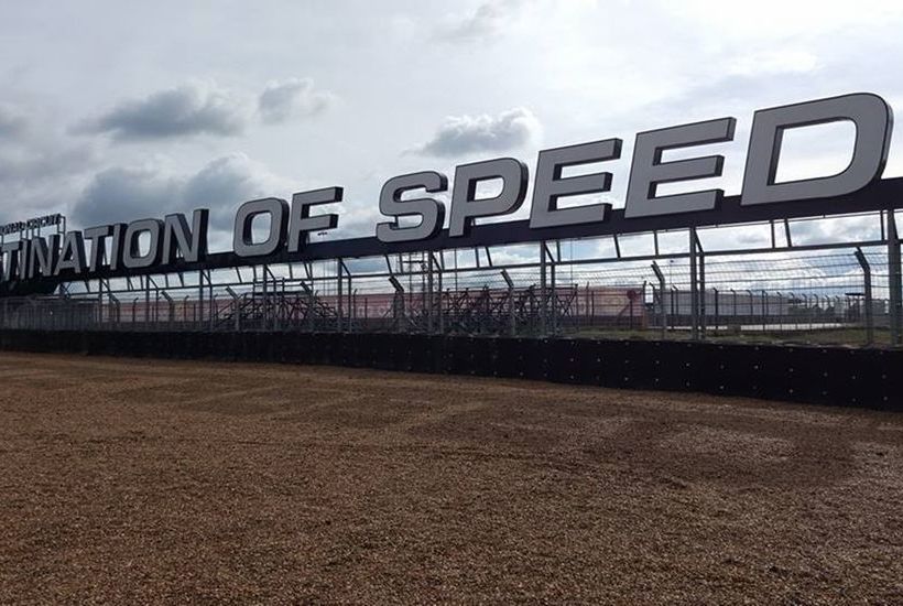 בית מלון כפרי Bric Box  Buriram