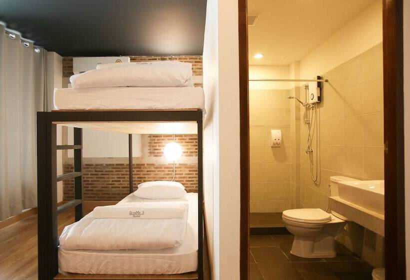 Give Me 5 Hostel