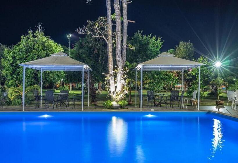 בית מלון כפרי Baan Suan Khun Ta And Golf Resort