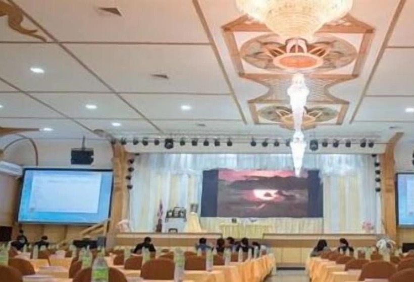 בית מלון כפרי Nongkhai Tavilla Resort And Convention Center