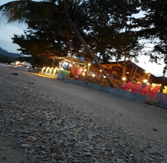 فندق Phuphat Beach