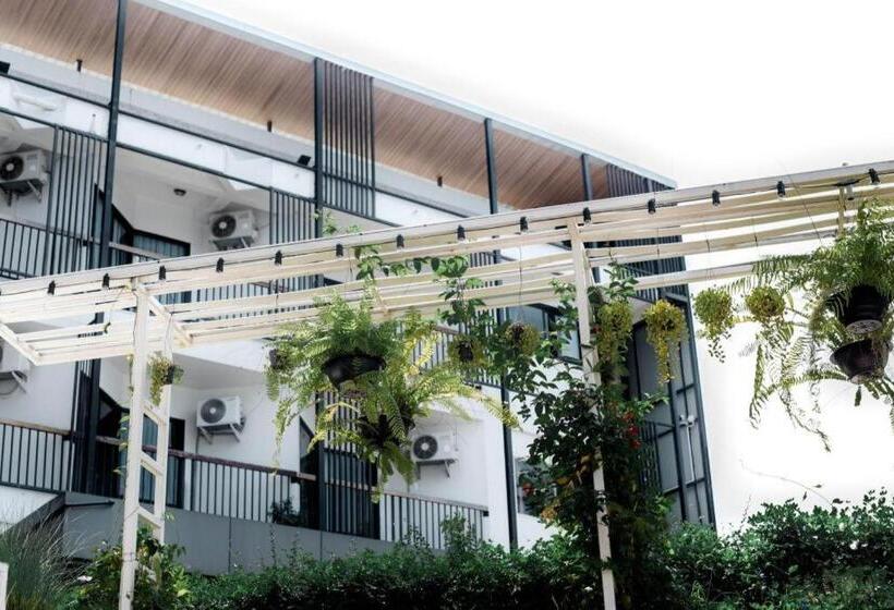 هتل The Loft Seaside Sriracha