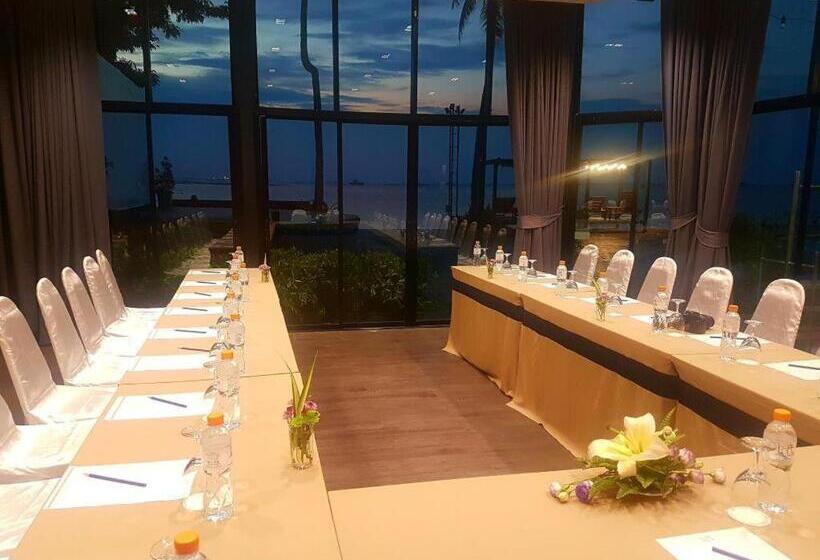 هتل The Loft Seaside Sriracha