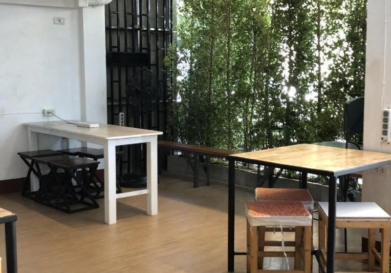 Ploy Hostel