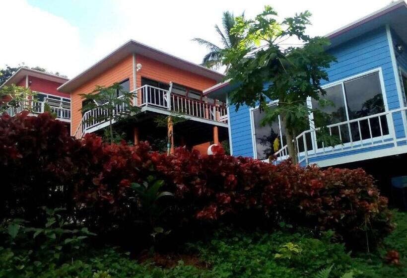 استراحتگاه Baan Chuthamanee