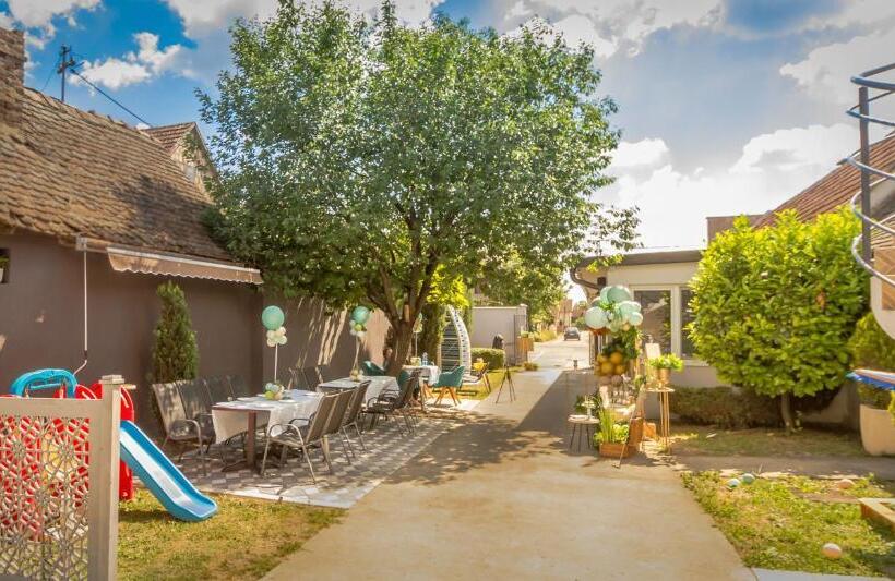 تختخواب و صبحانه Plaza La   Night And Spa