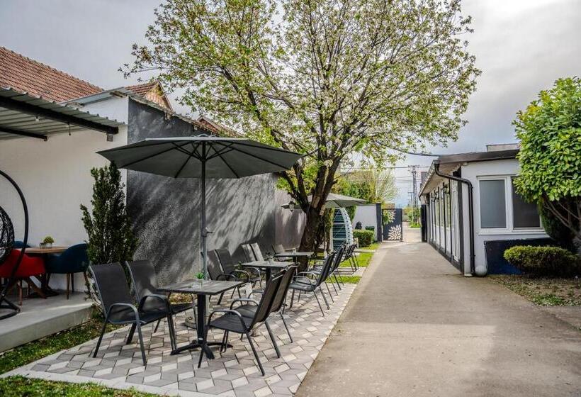 تختخواب و صبحانه Plaza La   Night And Spa