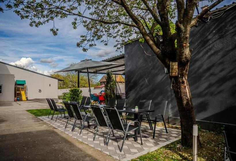 تختخواب و صبحانه Plaza La   Night And Spa