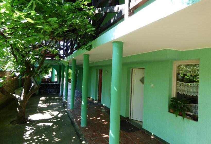 تختخواب و صبحانه Vila Palma Palic