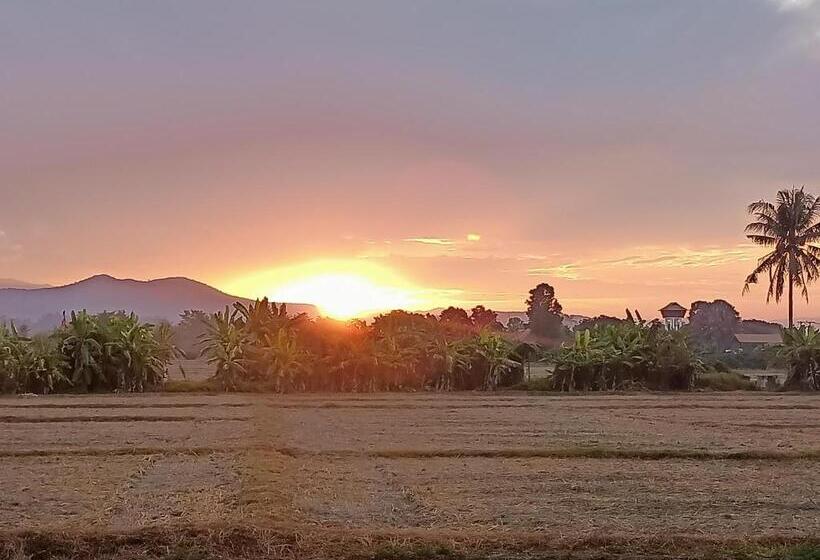 تختخواب و صبحانه Villa Albizia, Chiang Mai