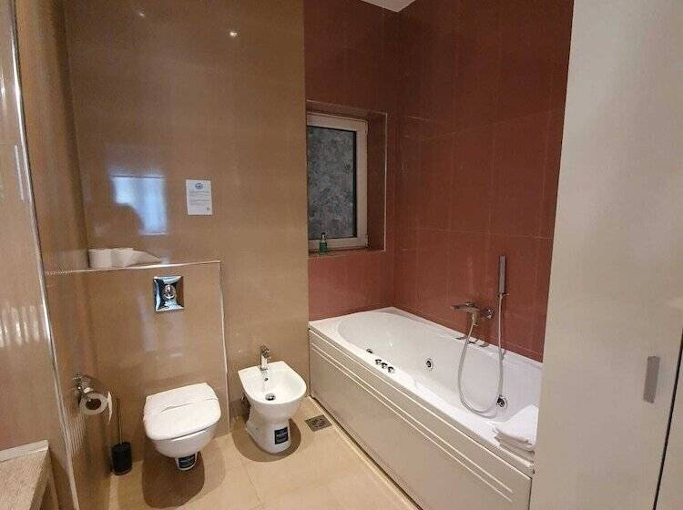 هتل Privilege Suites By Central Park