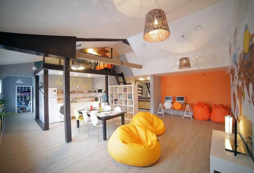 هتل Smile Hostel
