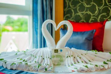 هتل The Jasmine Nai Harn Beach Resort And Spa