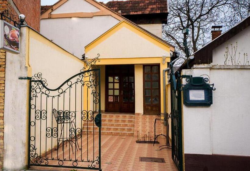 هتل Ugostiteljski Objekat Karibo