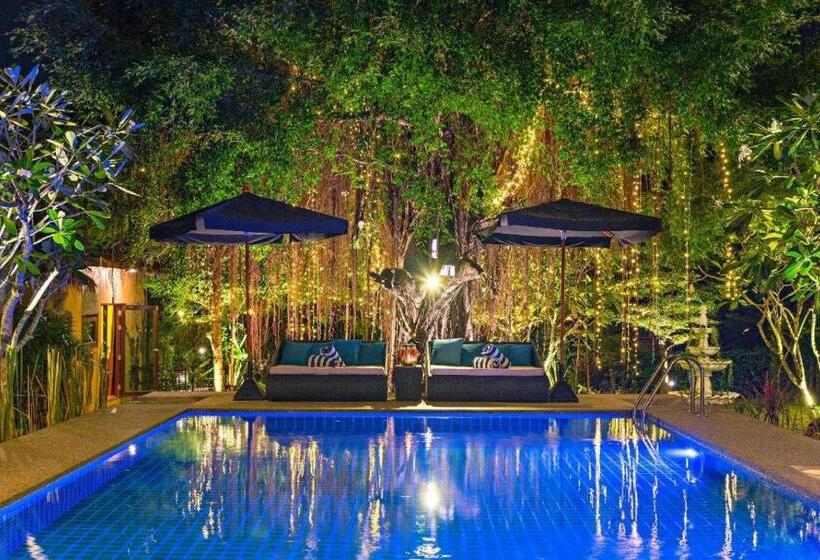 استراحتگاه The Privilege Hotel Ezra Beach Villas