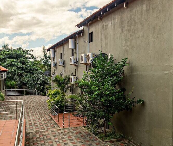 בית מלון כפרי Ossanzaia Bilene Lodge