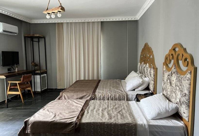 هتل Si̇lva Deluxe