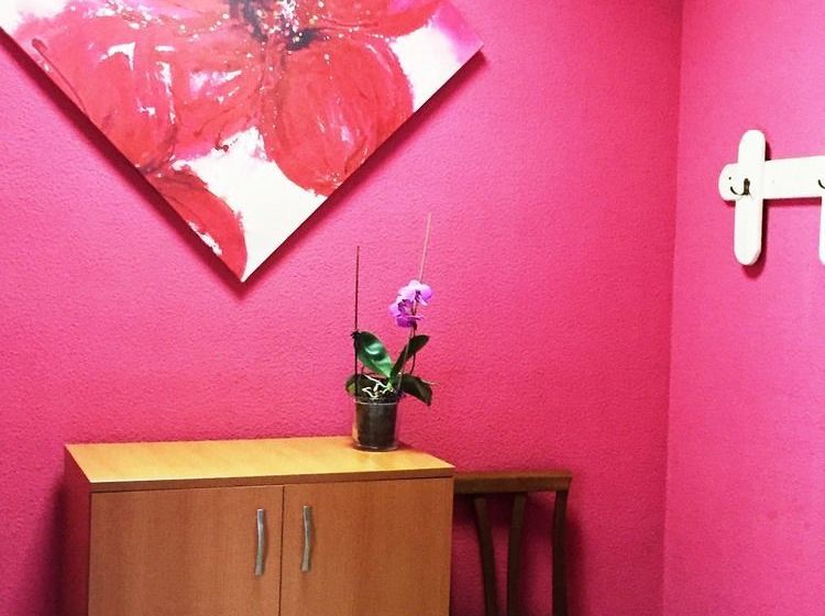 هاستل Den I Noch