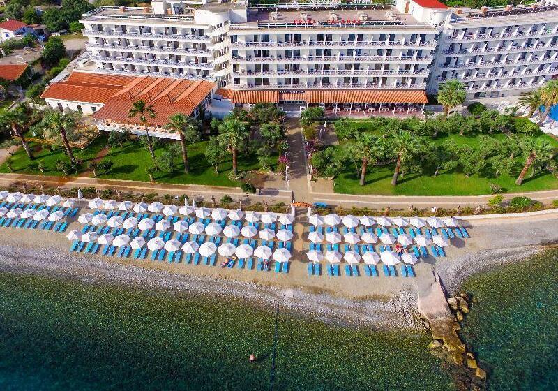 فندق Calamos Beach Family Club