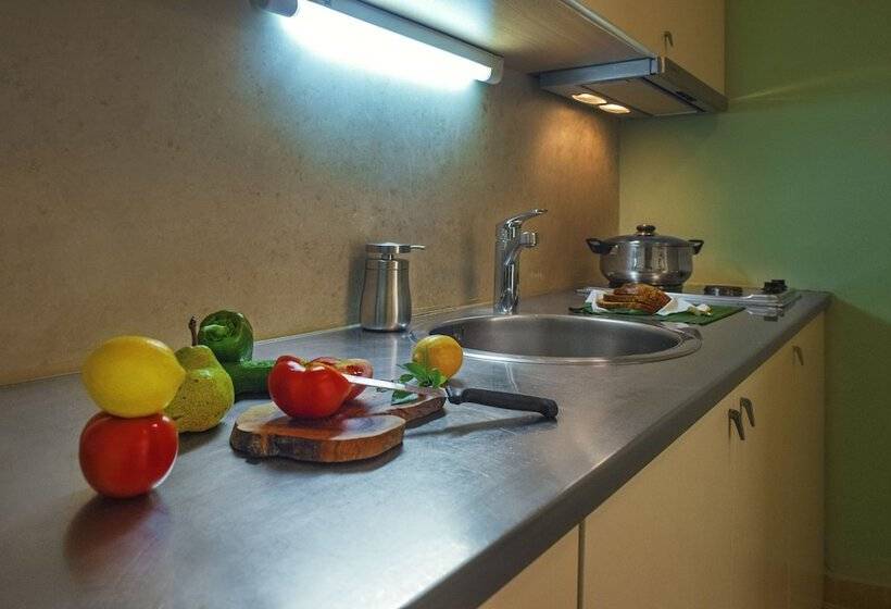 هتل Nereids Apartments