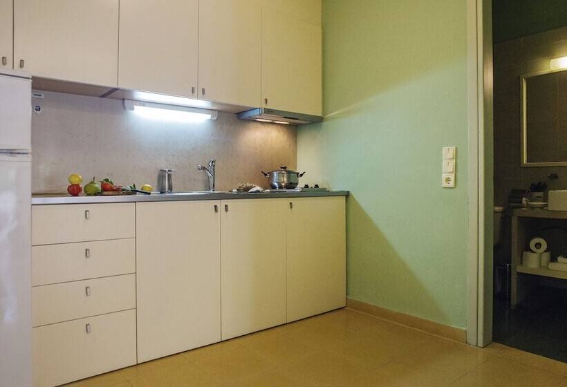 هتل Nereids Apartments