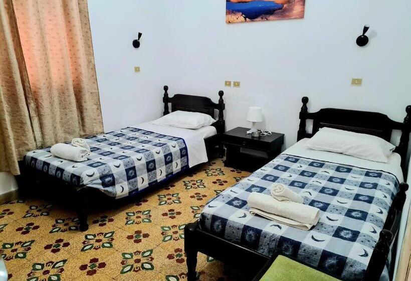 پانسیون Avra Rooms