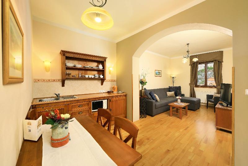 Отель Castle View Apartments