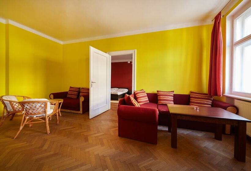 هتل Hostel Foster