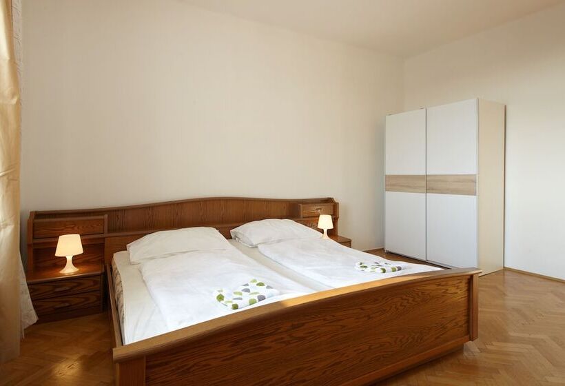 هتل Hostel Foster