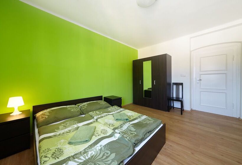 هتل Hostel Foster