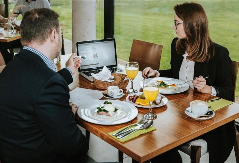 هتل Konference Park