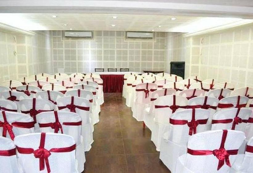 בית מלון כפרי Newton S Neelakanta Boutique Beach Resort