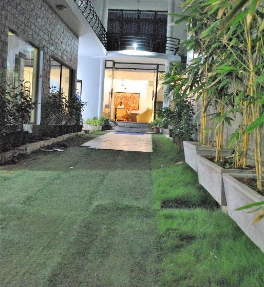 בית מלון כפרי Newton S Neelakanta Boutique Beach Resort