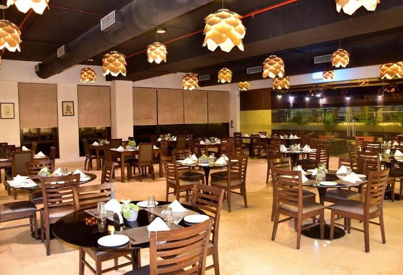 فندق The Fern Residency, Vadgaon Talegaon, Pune