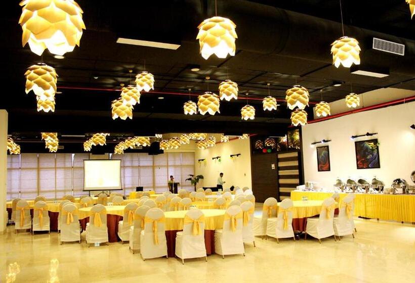 فندق The Fern Residency, Vadgaon Talegaon, Pune