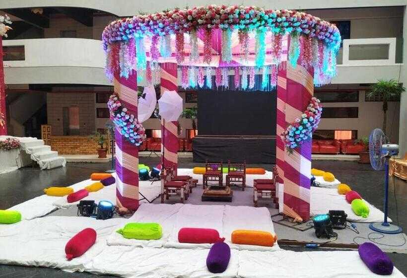 فندق The Fern Residency, Vadgaon Talegaon, Pune