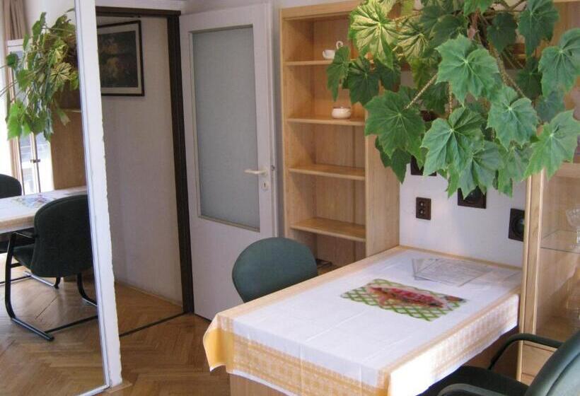 هتل Privat Apartma Ulrych