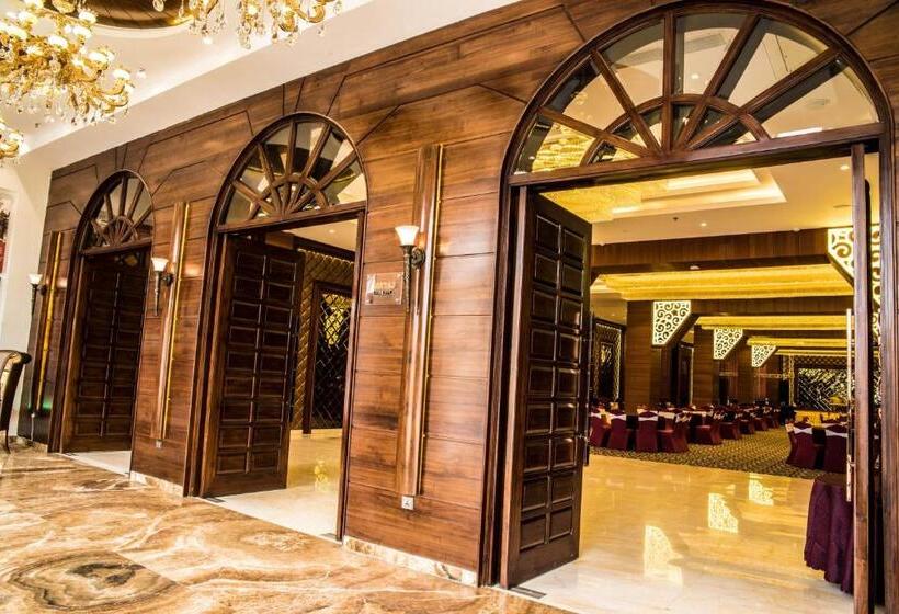 Отель Regenta Central Amritsar