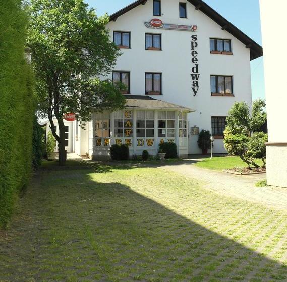 هتل Penzion Speedway