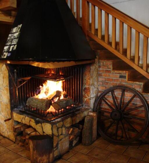 هتل Steak Restaurant Penzion Country Saloon