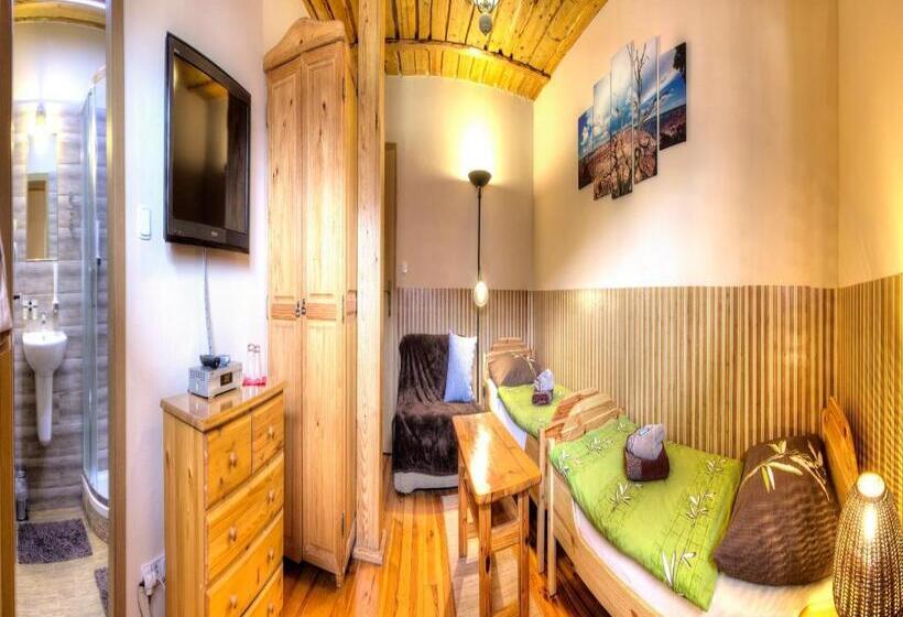 هتل Steak Restaurant Penzion Country Saloon