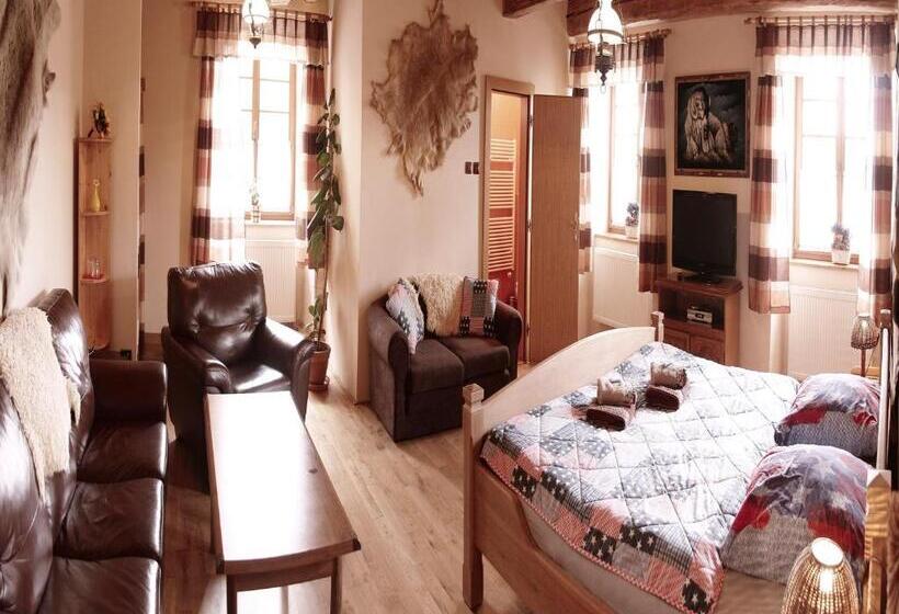 هتل Steak Restaurant Penzion Country Saloon