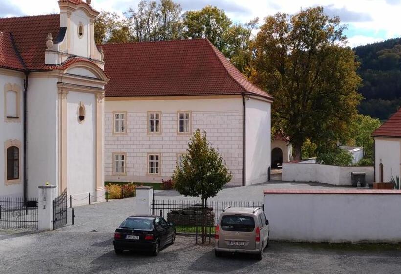 هتل Zamek Hradek U Susice