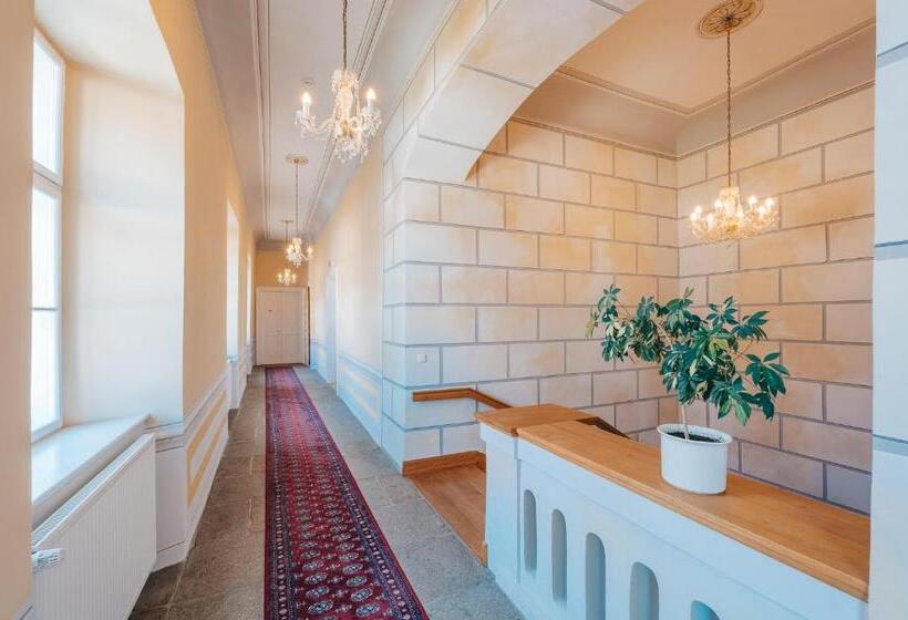 هتل Zamek Hradek U Susice