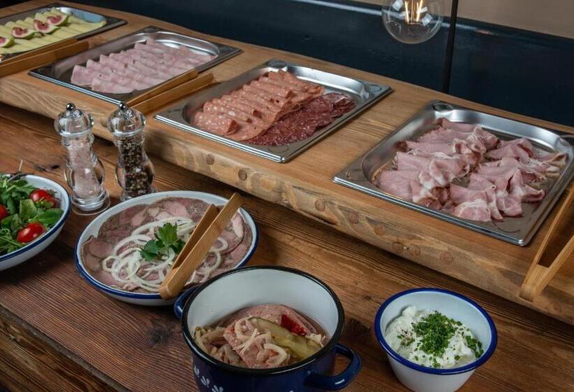 Wellness Hotel šedý Vlk